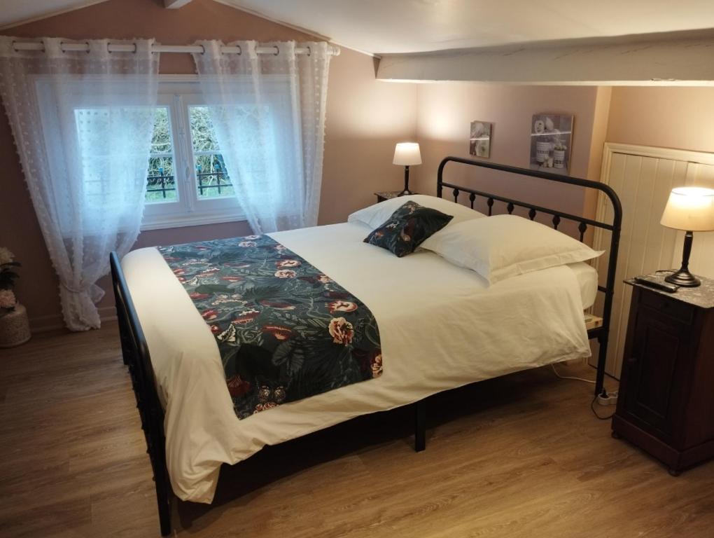 Au Cœur de Ménestérol Chambre Émotion Montpon-Menesterol Exterior foto